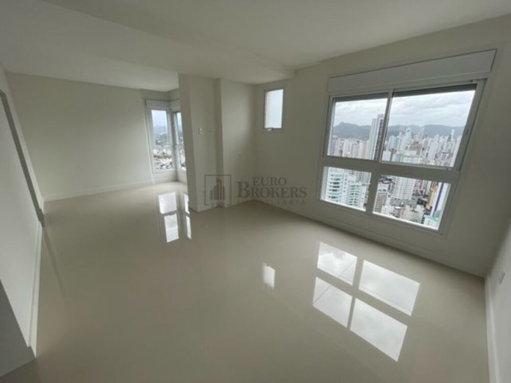 Cobertura à venda com 3 quartos, 240m² - Foto 4
