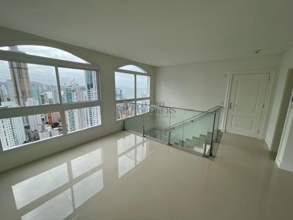 Cobertura à venda com 3 quartos, 240m² - Foto 8