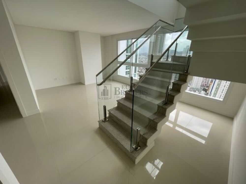 Cobertura à venda com 3 quartos, 240m² - Foto 1