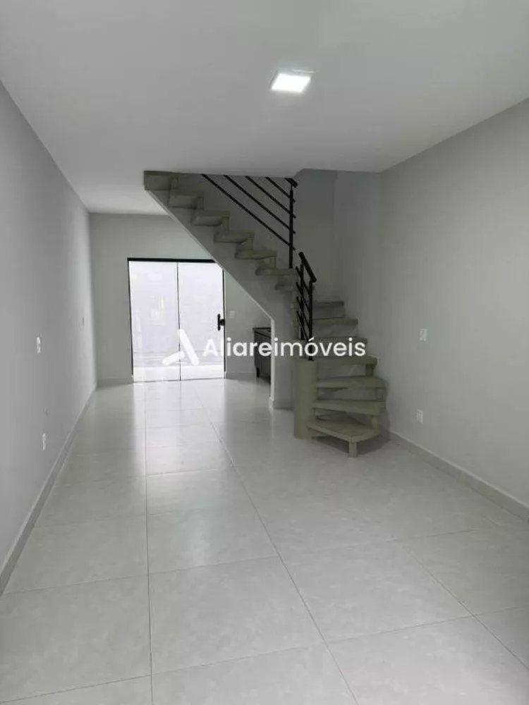 Casa para alugar com 2 quartos, 75m² - Foto 1