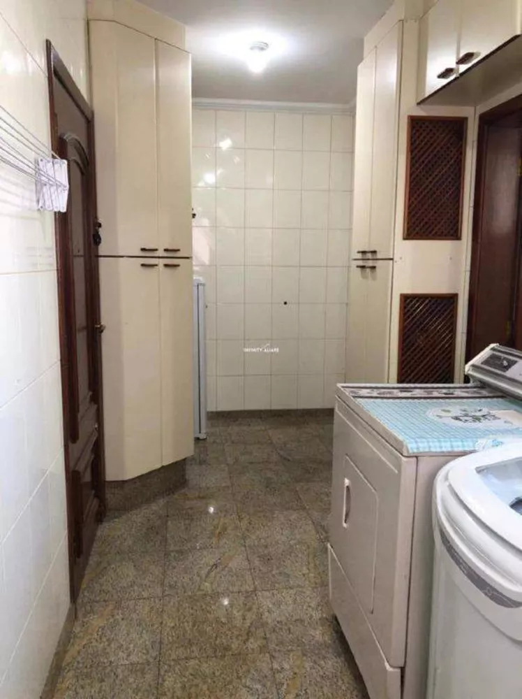 Apartamento à venda com 4 quartos, 228m² - Foto 2