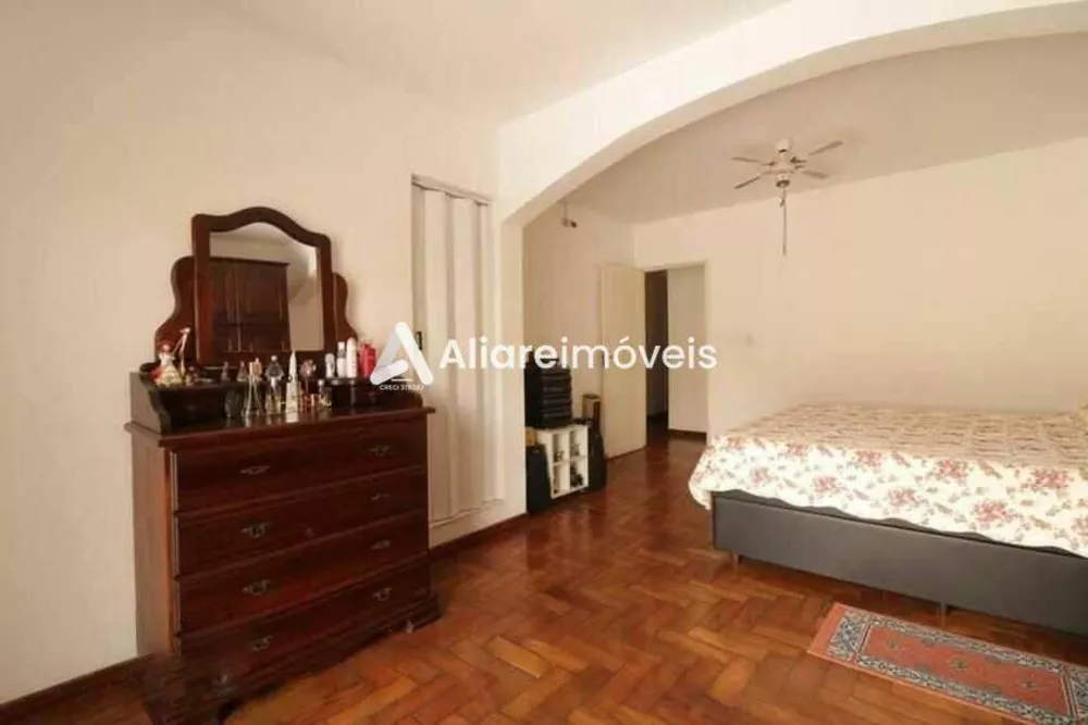 Casa à venda com 5 quartos, 186m² - Foto 4