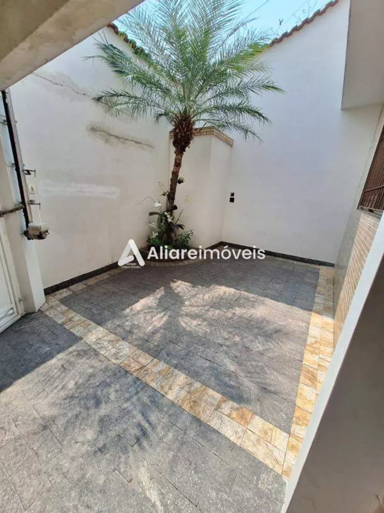 Casa à venda com 4 quartos, 180m² - Foto 2