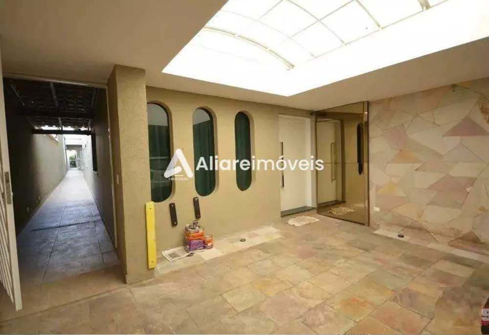 Casa à venda com 3 quartos, 265m² - Foto 1