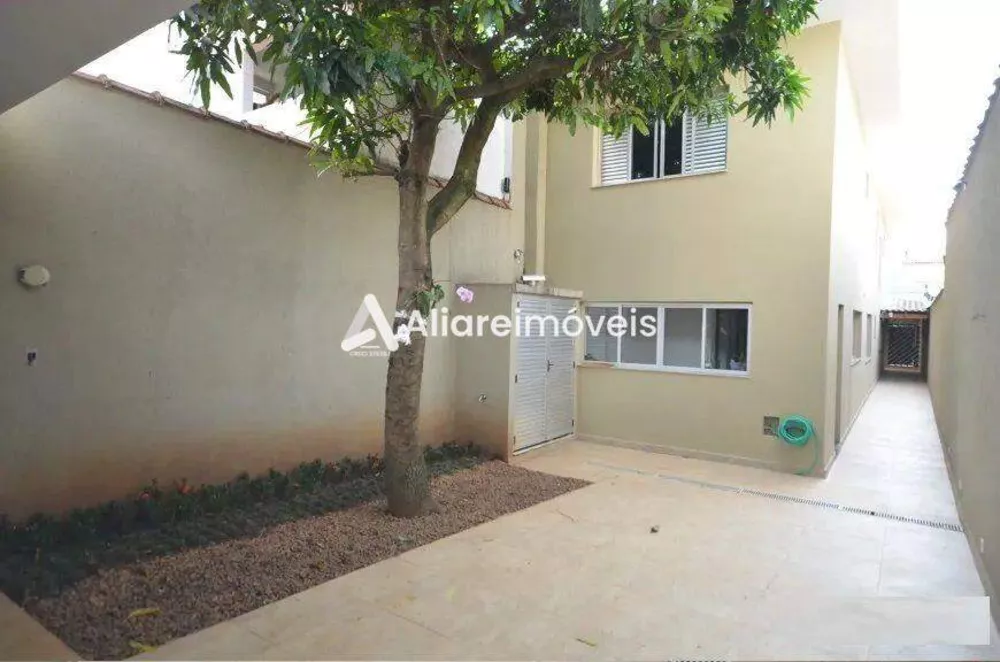 Casa à venda com 3 quartos, 265m² - Foto 2