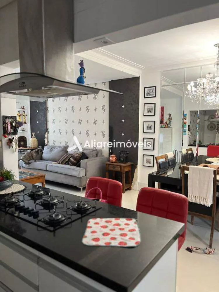 Apartamento à venda com 3 quartos, 135m² - Foto 4