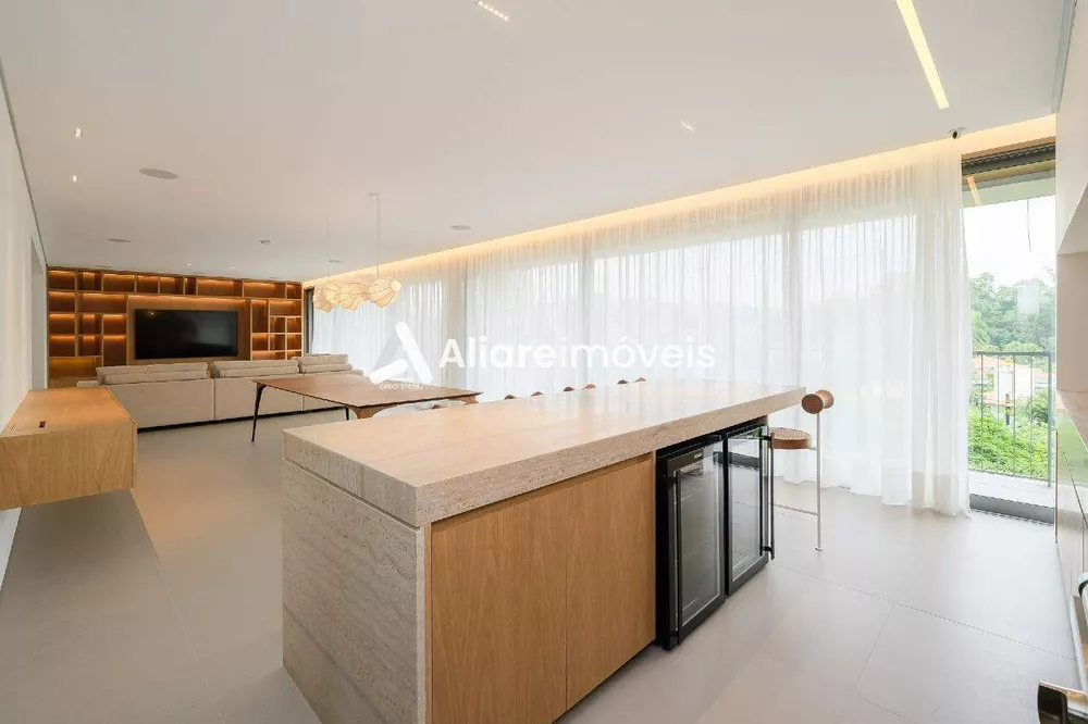 Apartamento à venda com 3 quartos, 252m² - Foto 1