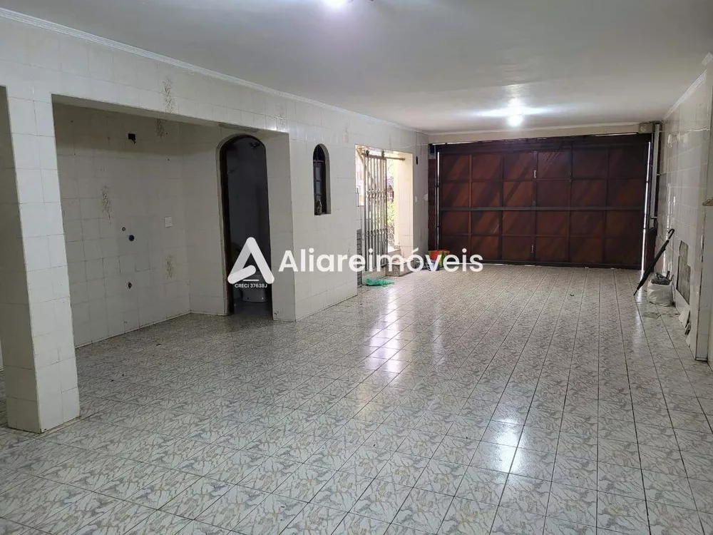 Casa à venda com 3 quartos, 180m² - Foto 2