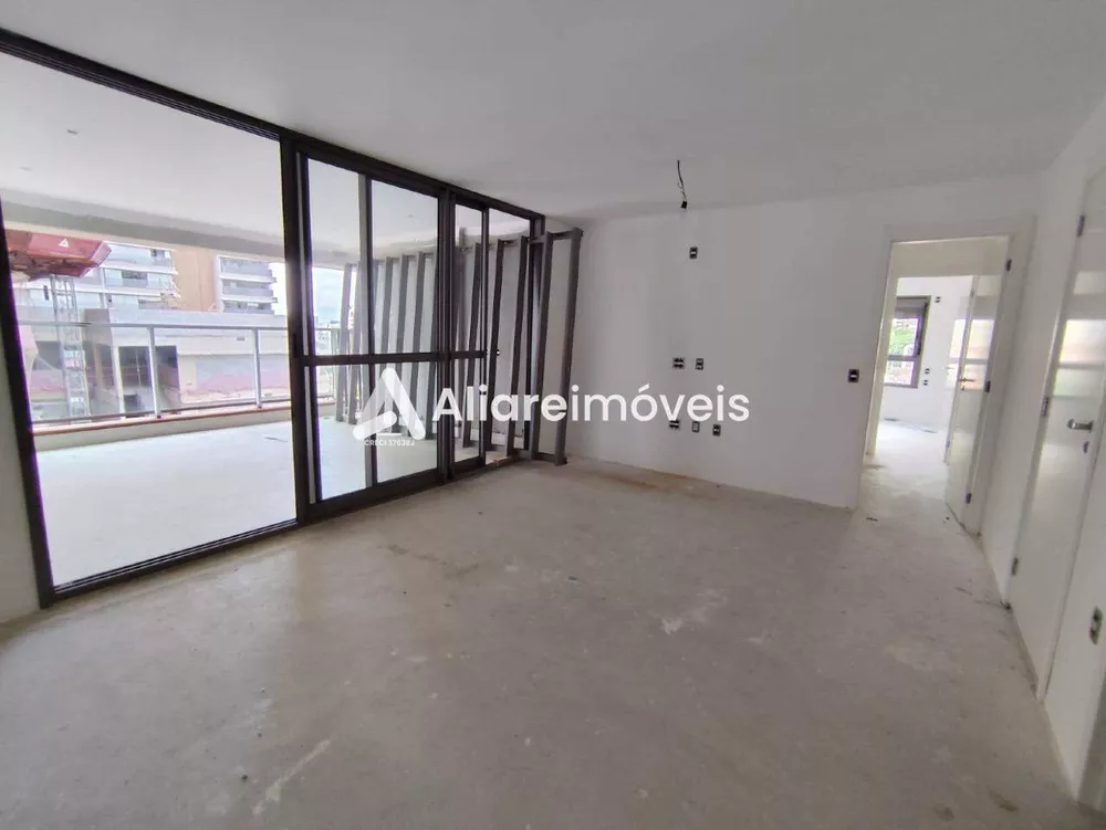 Apartamento à venda com 3 quartos, 141m² - Foto 4