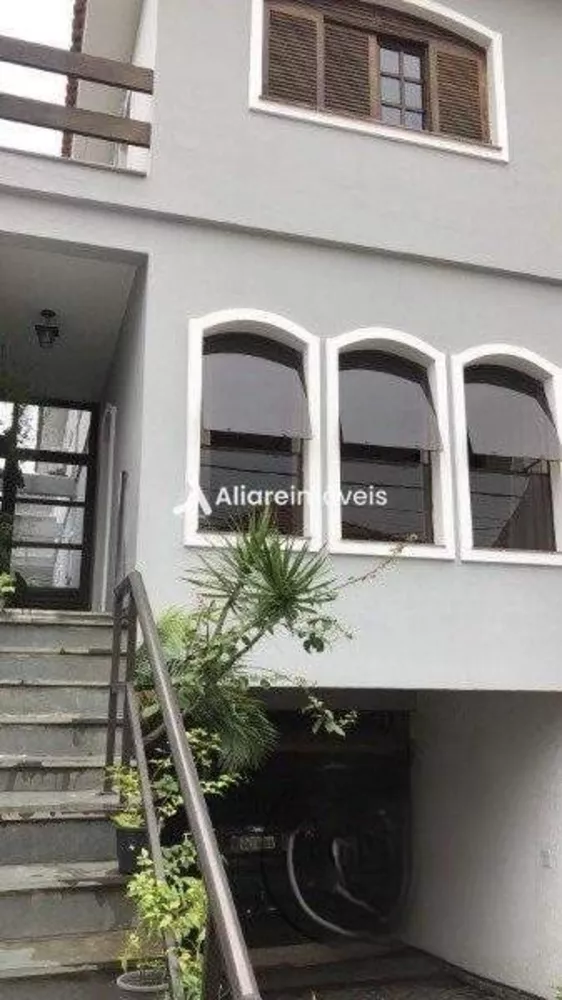 Casa à venda com 3 quartos, 300m² - Foto 1