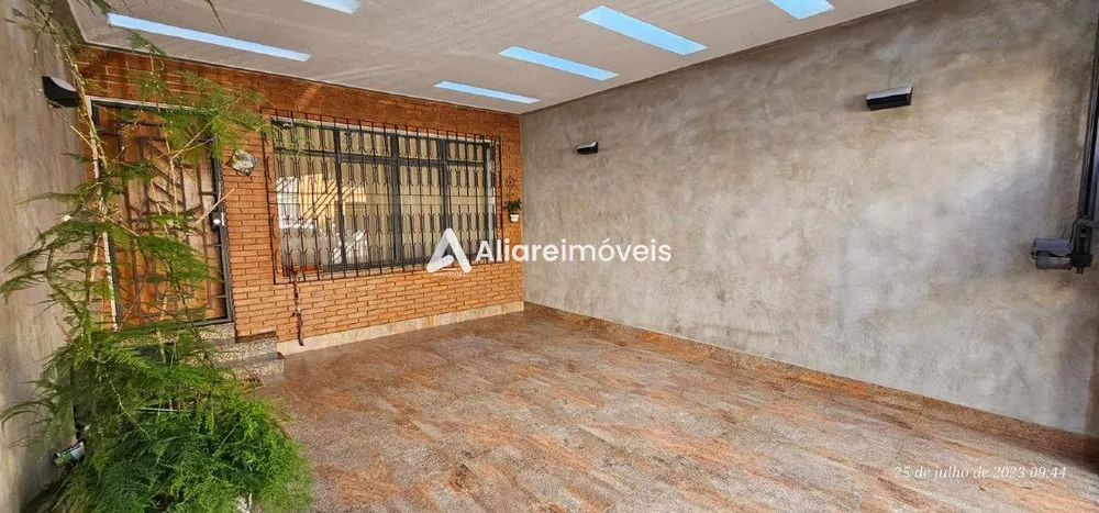 Casa à venda com 3 quartos, 200m² - Foto 1