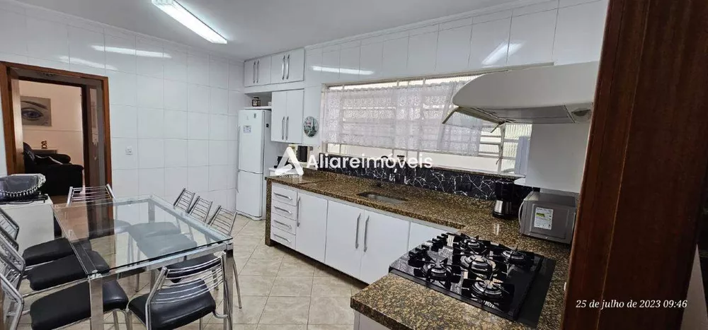 Casa à venda com 3 quartos, 200m² - Foto 4