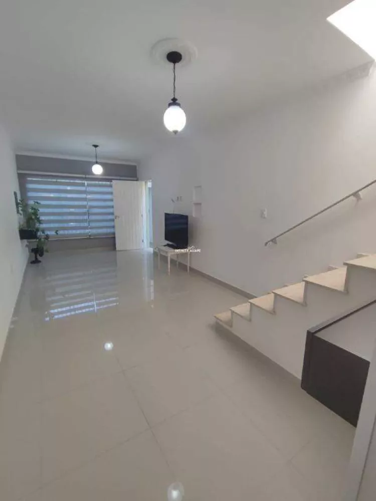 Casa à venda com 5 quartos, 230m² - Foto 2