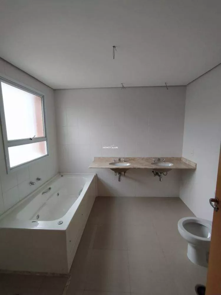 Apartamento à venda com 4 quartos, 224m² - Foto 5