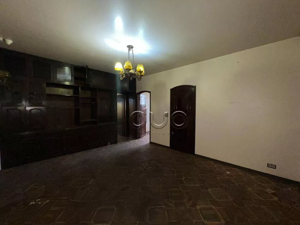 Casa à venda com 3 quartos, 287m² - Foto 1