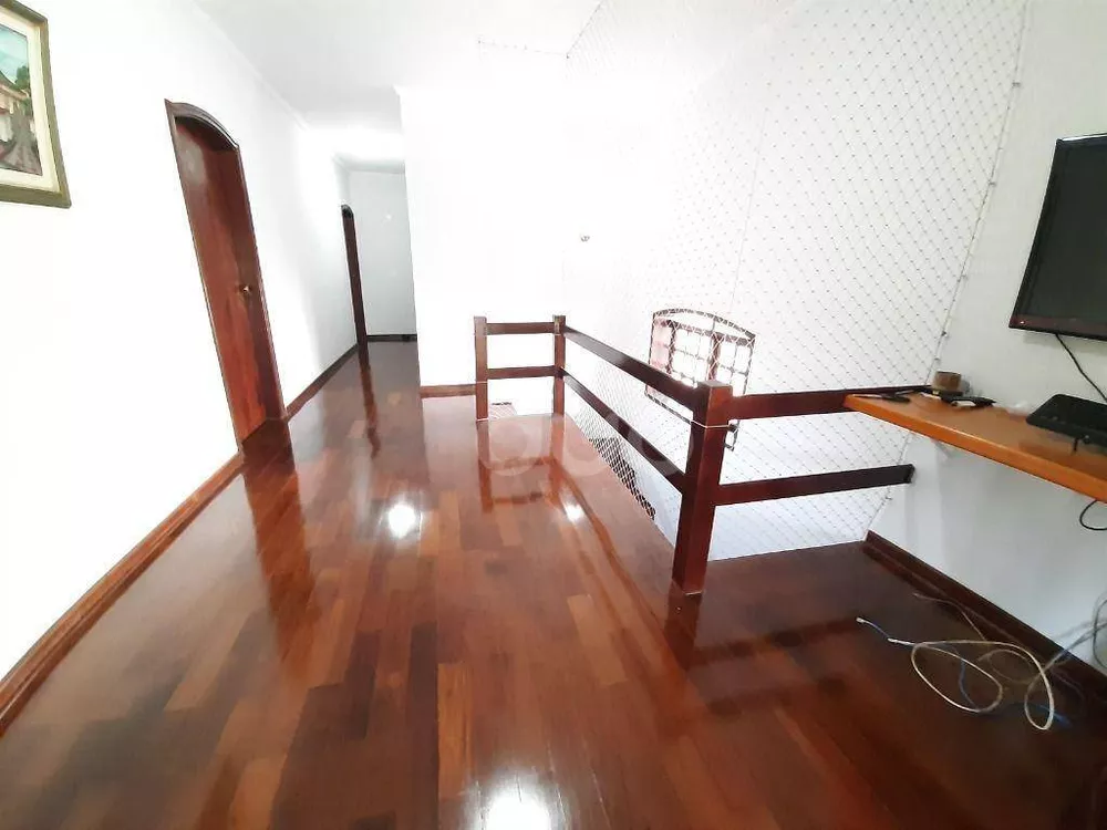 Casa à venda com 3 quartos, 237m² - Foto 9