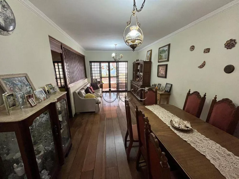 Casa à venda com 4 quartos, 349m² - Foto 1