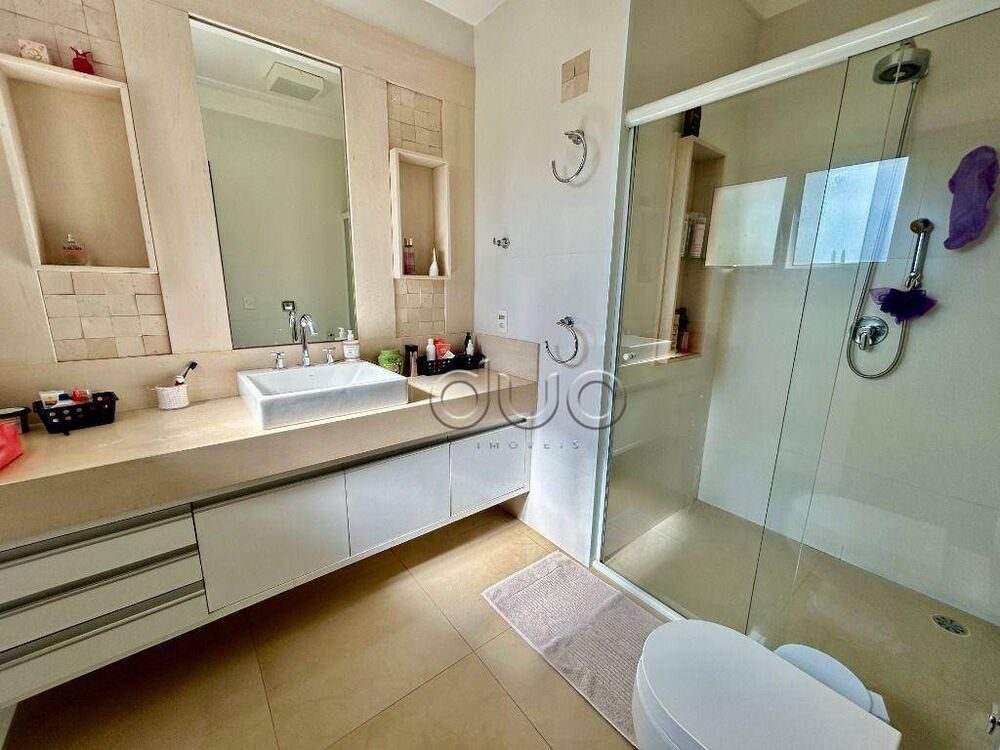 Casa de Condomínio à venda com 3 quartos, 424m² - Foto 1