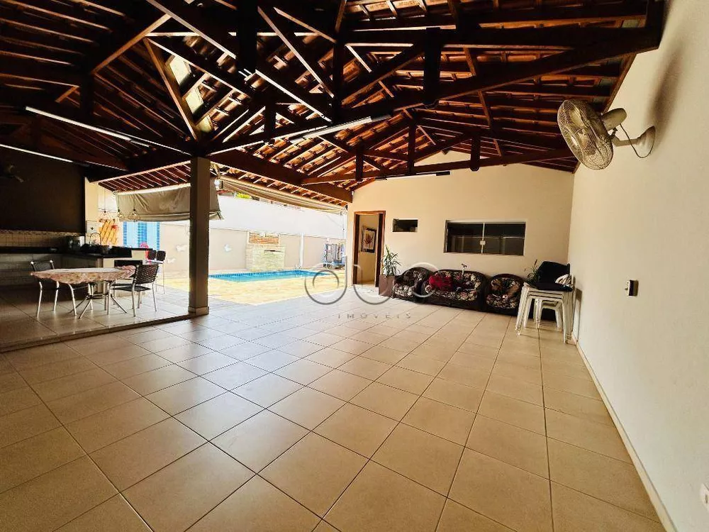 Casa à venda com 4 quartos, 169m² - Foto 2