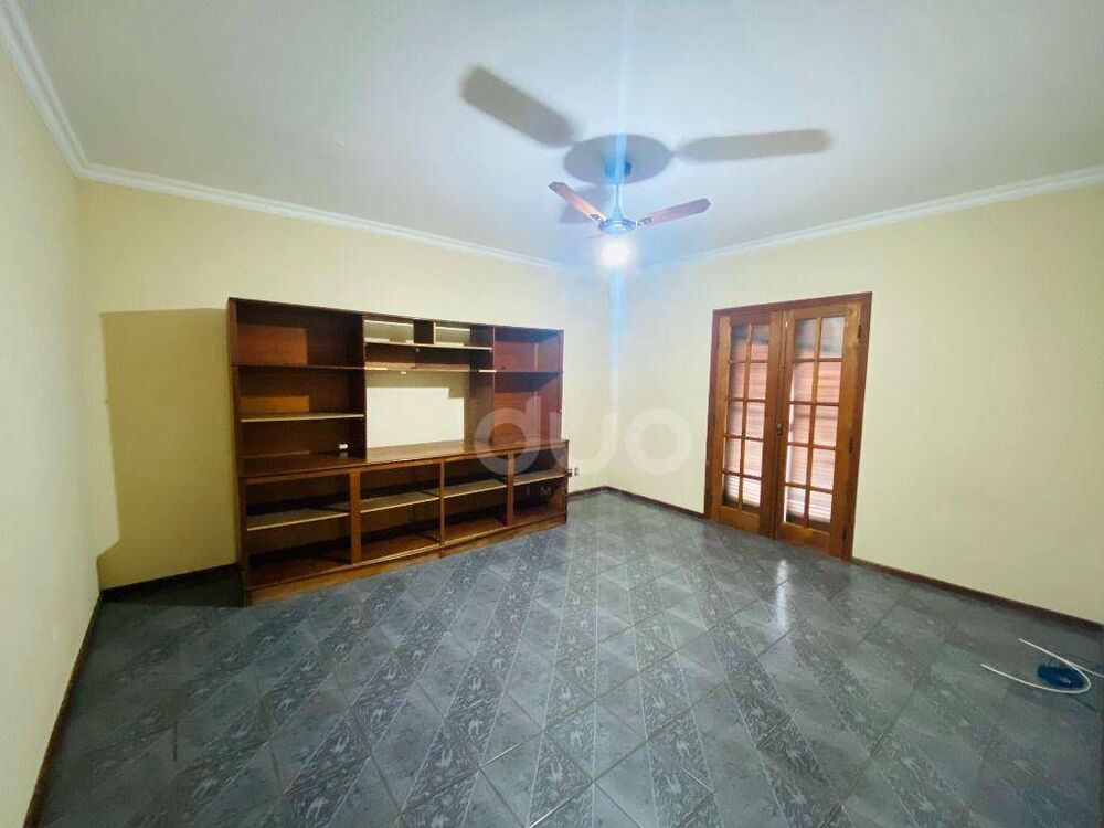 Casa à venda com 3 quartos, 327m² - Foto 2
