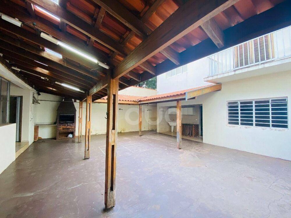 Casa à venda com 3 quartos, 327m² - Foto 1