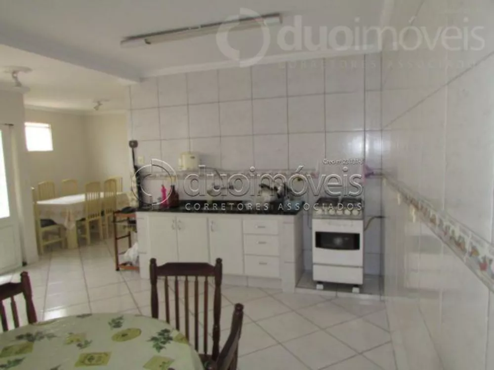 Casa à venda com 3 quartos, 146m² - Foto 2