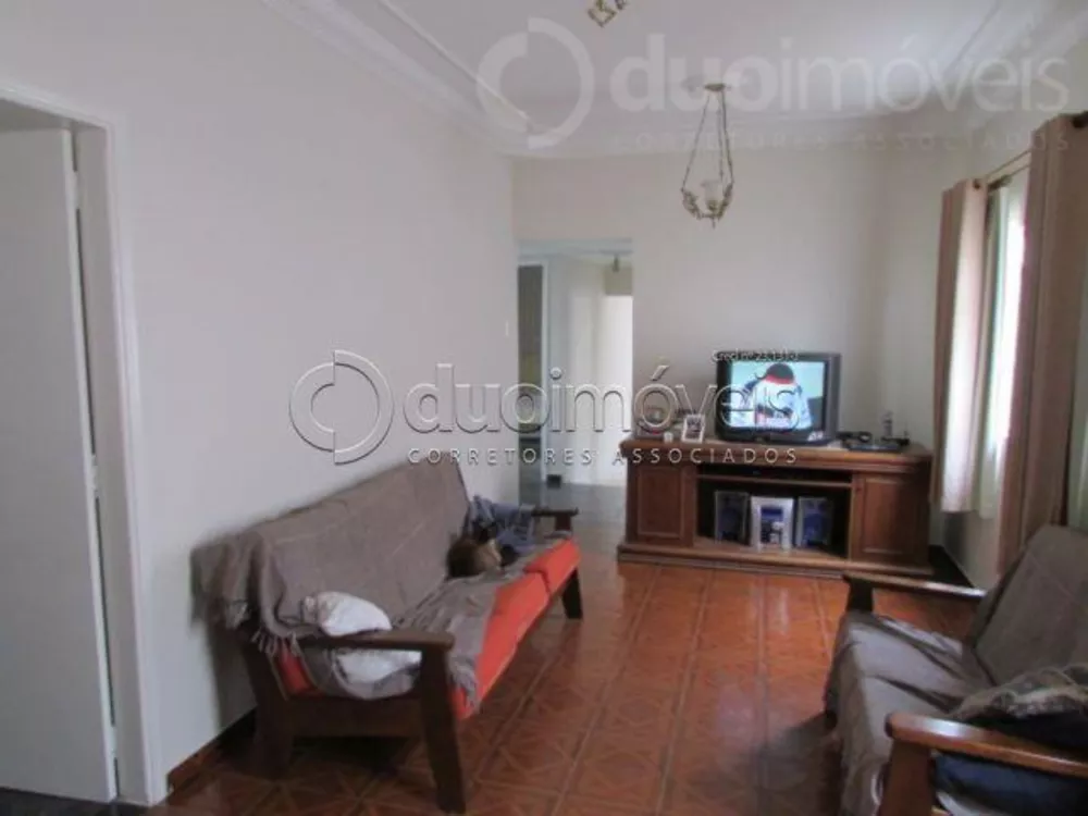 Casa à venda com 3 quartos, 146m² - Foto 1