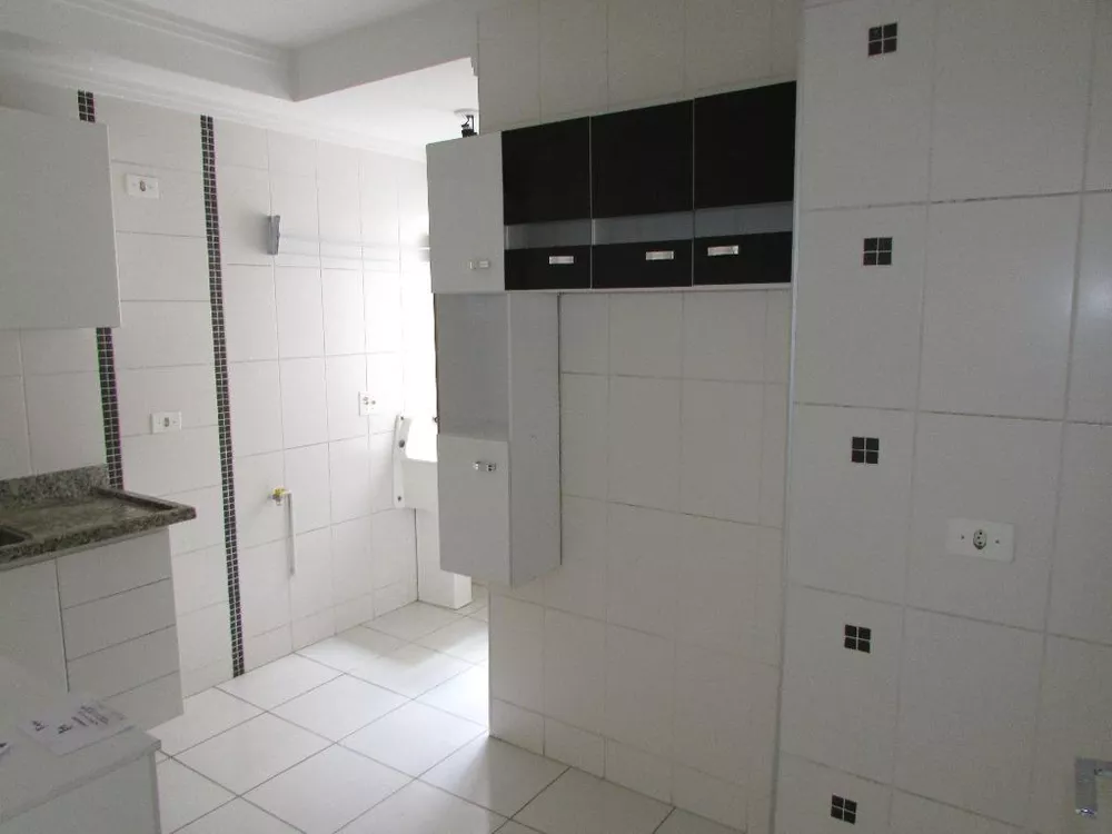 Apartamento à venda com 3 quartos, 74m² - Foto 2