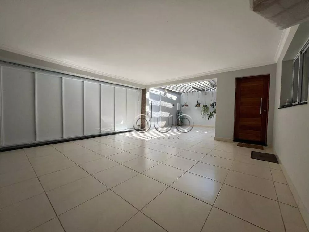 Casa à venda com 3 quartos, 220m² - Foto 4