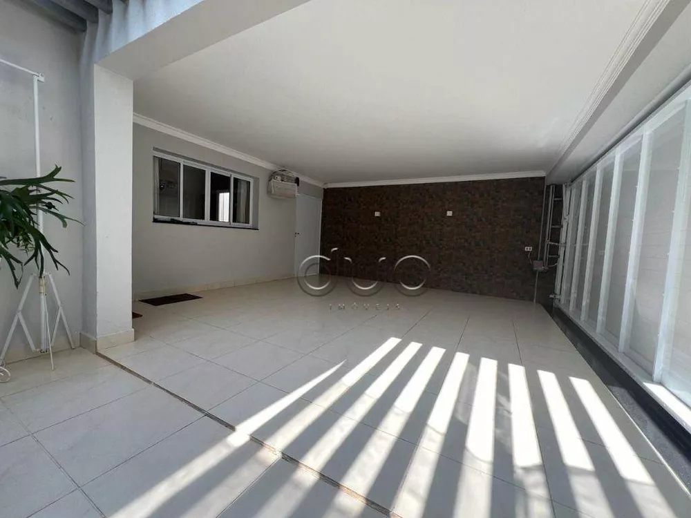 Casa à venda com 3 quartos, 220m² - Foto 2