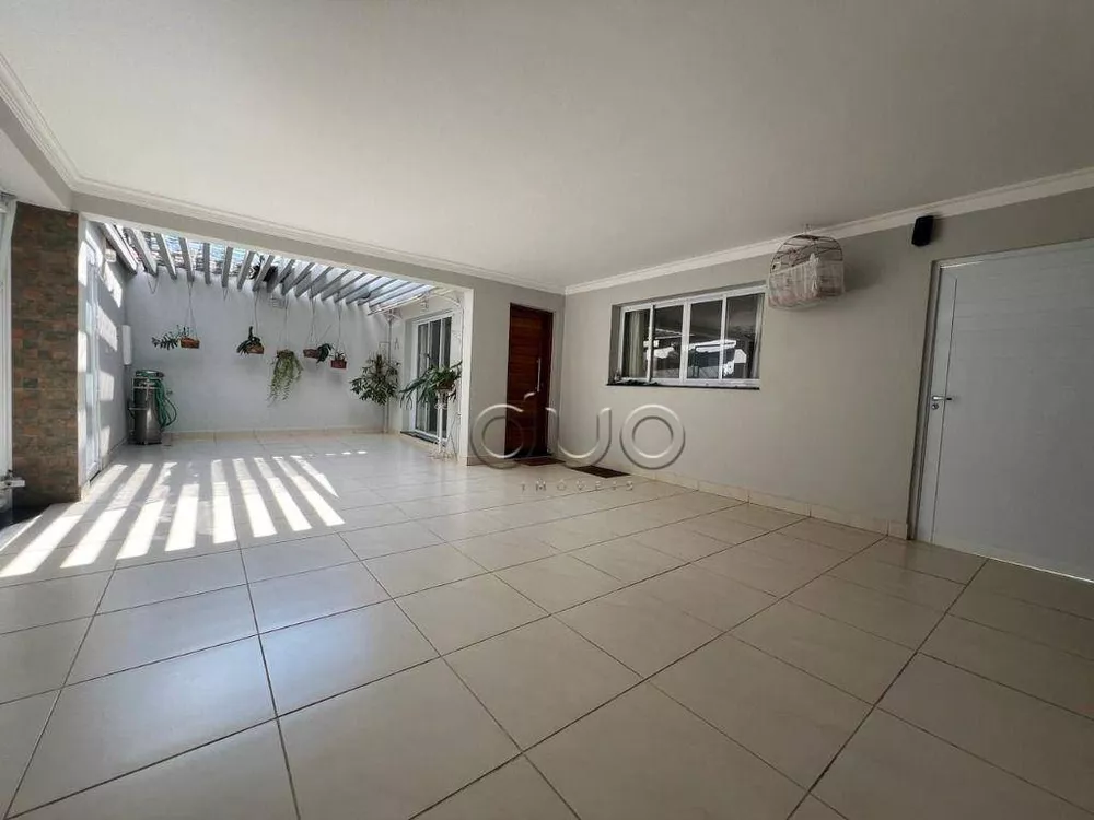 Casa à venda com 3 quartos, 220m² - Foto 3