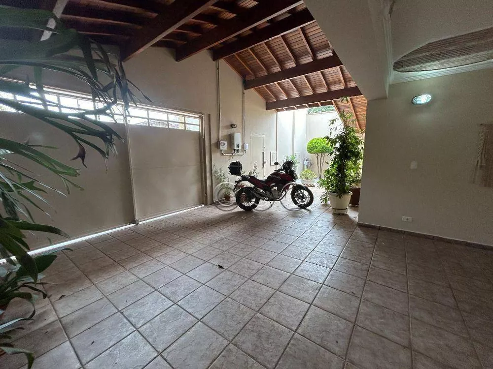 Casa à venda com 3 quartos, 334m² - Foto 4