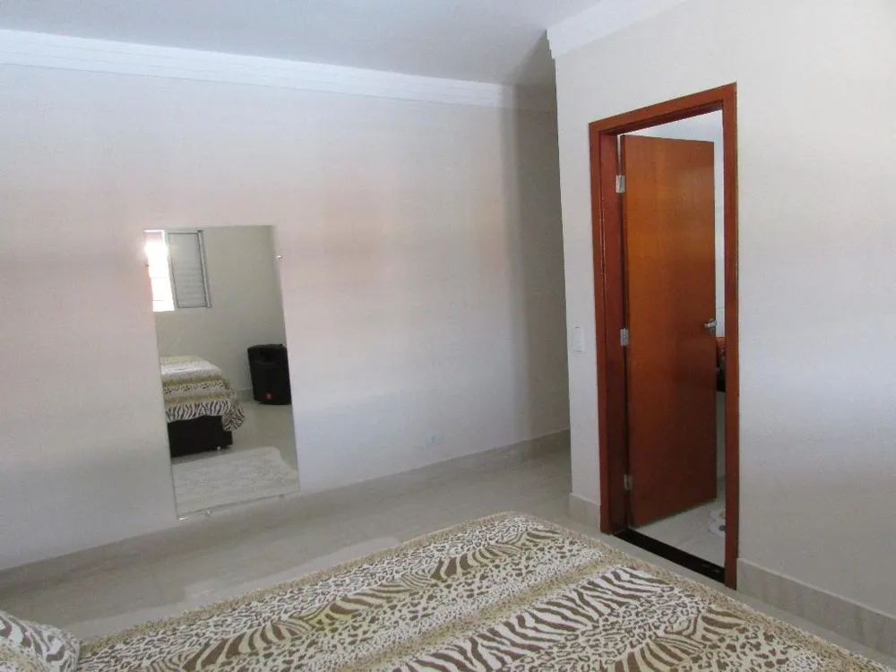 Chácara, 3 quartos, 1250 m² - Foto 1