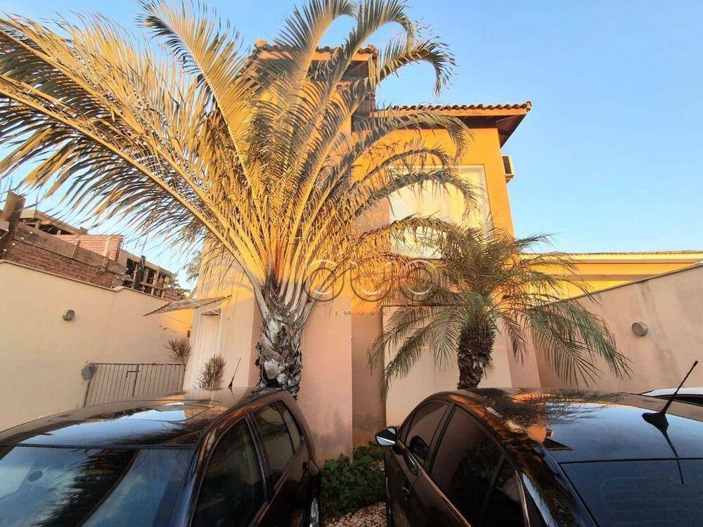 Casa à venda com 3 quartos, 251m² - Foto 1