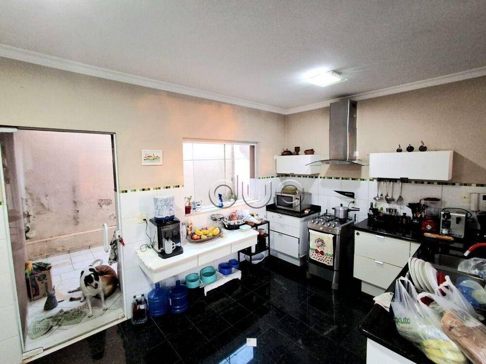 Casa à venda com 3 quartos, 251m² - Foto 11