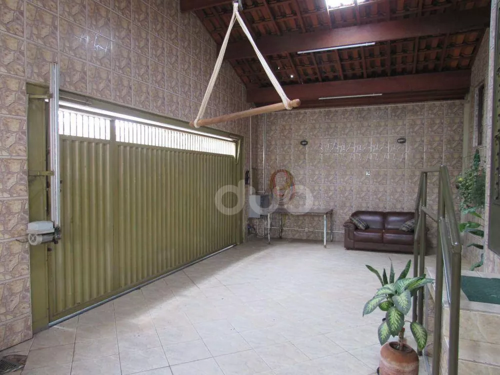 Casa à venda com 3 quartos, 140m² - Foto 2