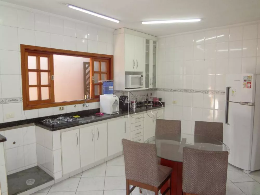 Casa à venda com 3 quartos, 160m² - Foto 1