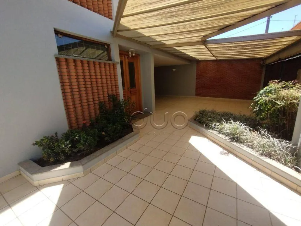 Casa, 3 quartos, 241 m² - Foto 1
