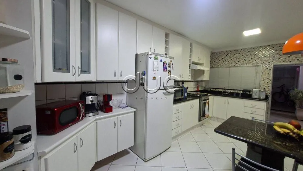 Casa, 3 quartos, 234 m² - Foto 2
