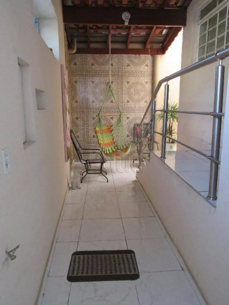 Casa à venda com 5 quartos, 250m² - Foto 3