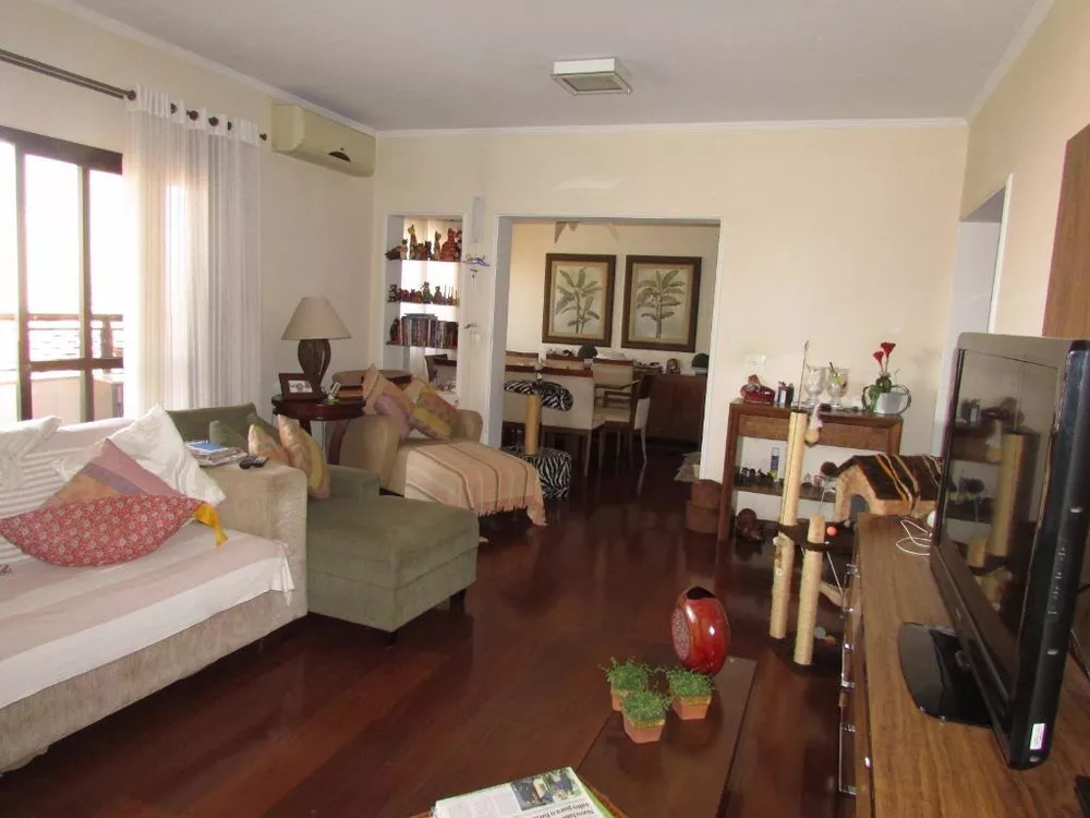 Apartamento à venda com 3 quartos, 200m² - Foto 1