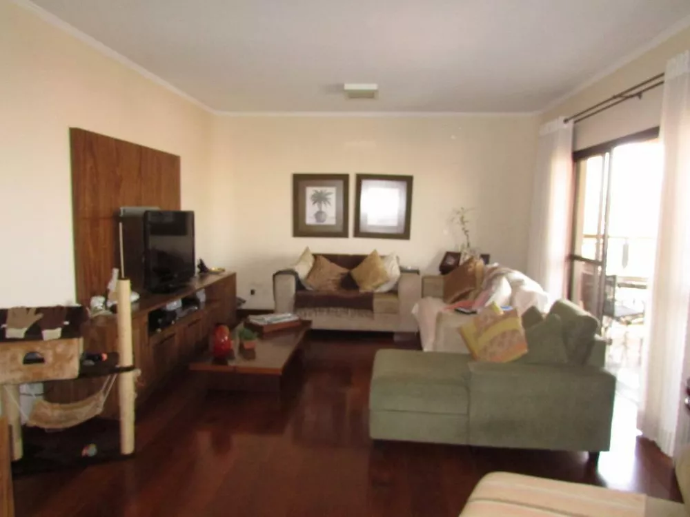 Apartamento à venda com 3 quartos, 200m² - Foto 2