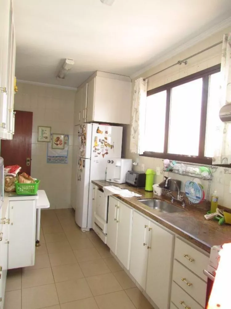 Apartamento à venda com 3 quartos, 200m² - Foto 7