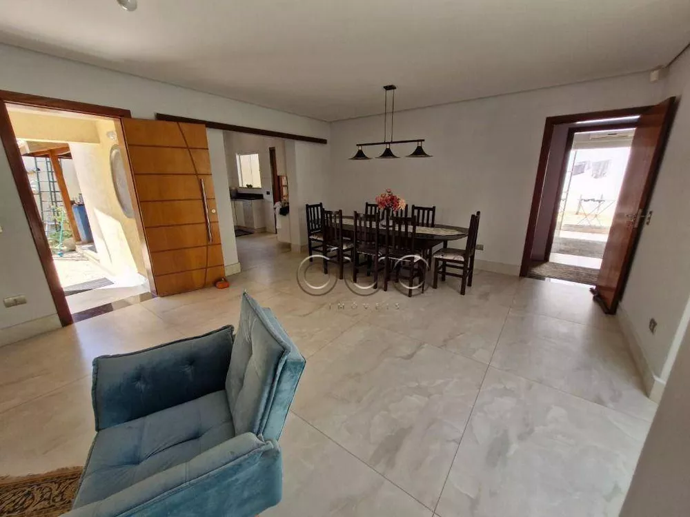 Casa à venda com 3 quartos, 143m² - Foto 1