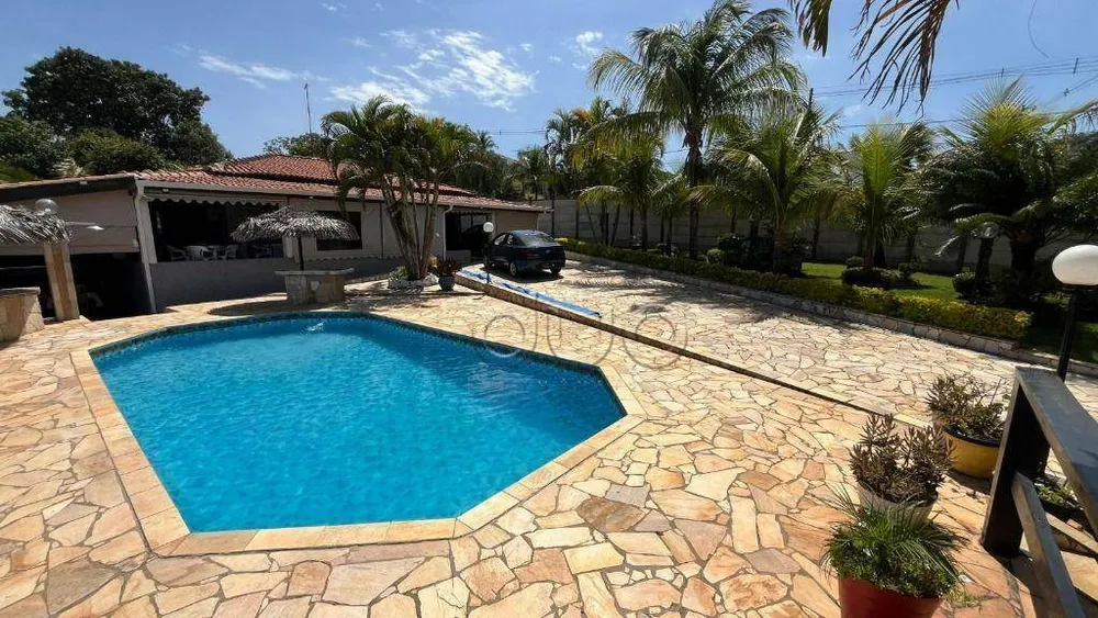 Chácara, 2 quartos, 1210 m² - Foto 1