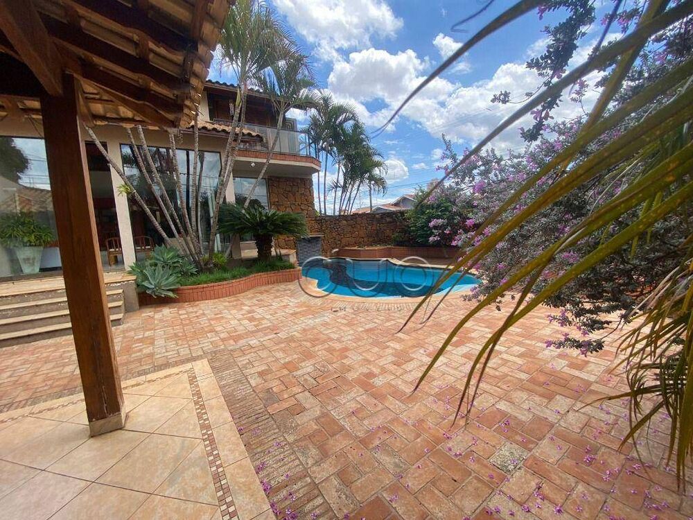 Casa, 3 quartos, 243 m² - Foto 2