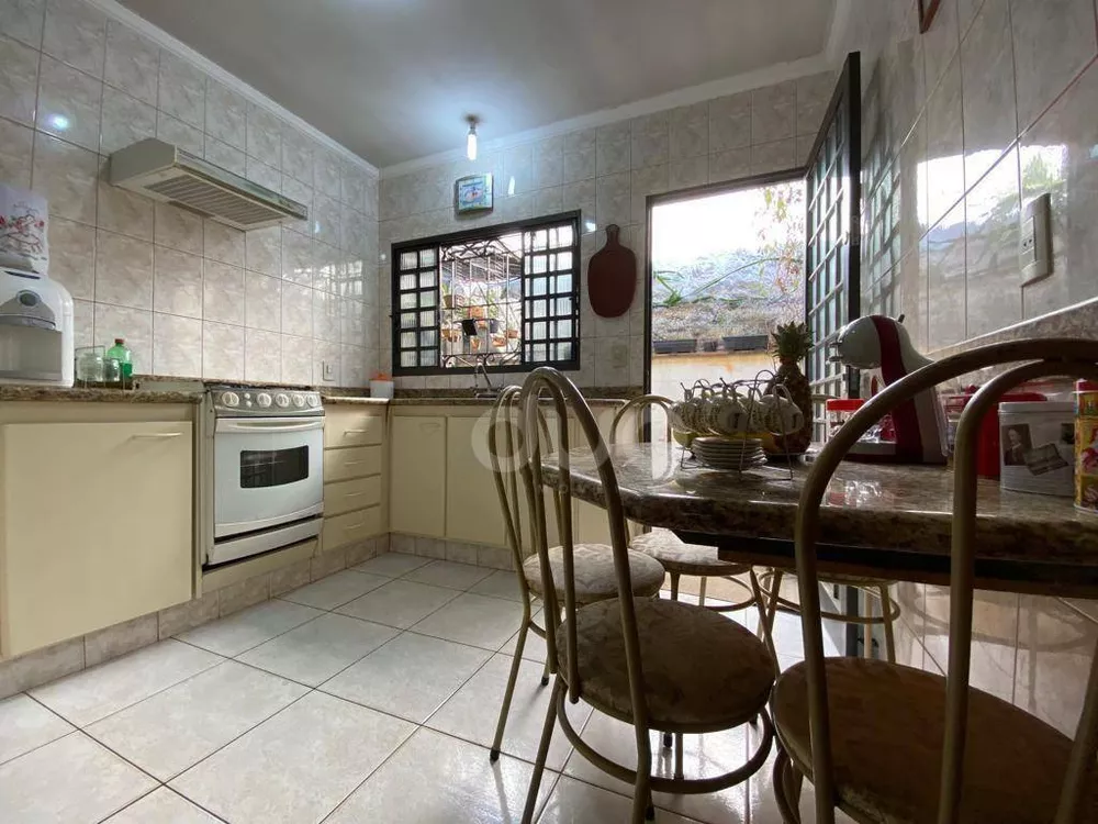 Casa, 3 quartos, 231 m² - Foto 13