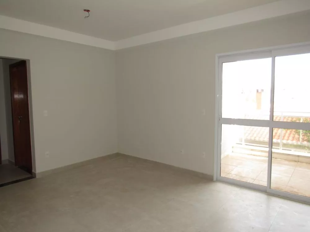 Apartamento à venda com 2 quartos, 75m² - Foto 3