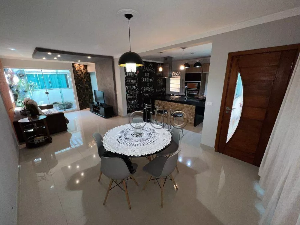 Casa à venda com 3 quartos, 258m² - Foto 1