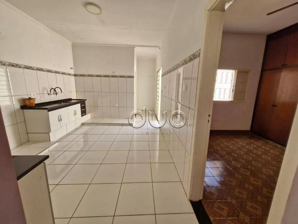 Casa à venda com 2 quartos, 80m² - Foto 1